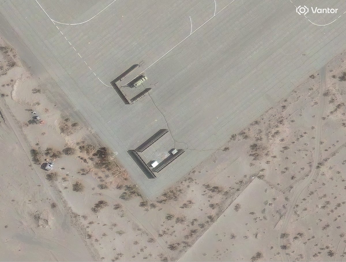 Retweeted by @hey_itsmyturn from @tom_bike: Zahedan AB 👇 Quoted tweet from @byjepstein: @vantortech A radar system at the Zahedan airbase before (Feb 26) and after (March 1) it…