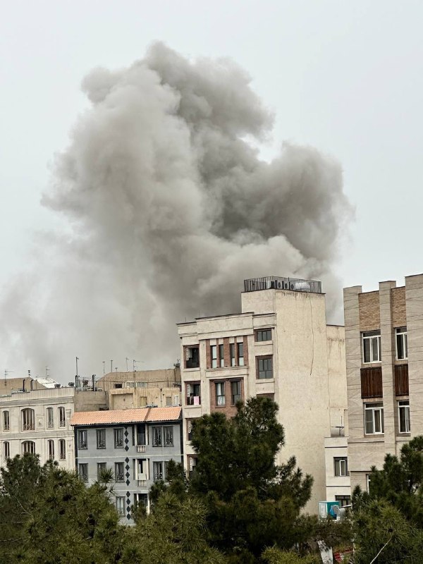 @ ~ 0845Z
Farmandari Square,
IRGC Basij base was hit
Rey, southern Tehran,
#Tehran Province, #Iran
(Via @Vahid)