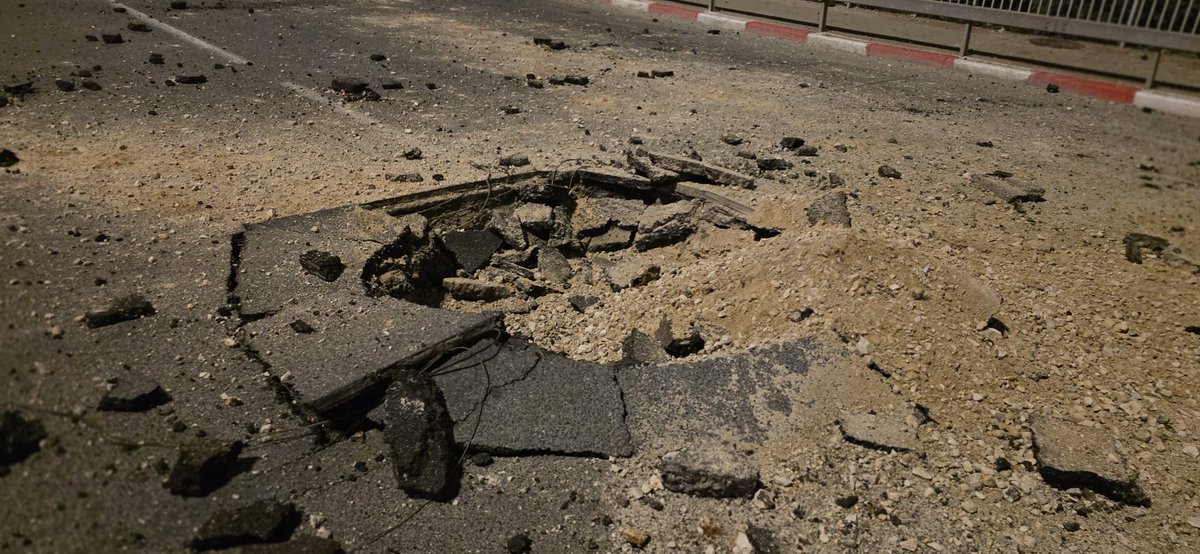 The IDF says it is investigating the circumstances of the impacts in central Israel this evening after Iran launched a ballistic missile with a cluster bomb warhead.
Suspected missile fragments or cluster munitions sparked a fire on the roof of a building in Shoham, caused damage to a highway, and damaged cars in Rishon Lezion, according to rescue services.