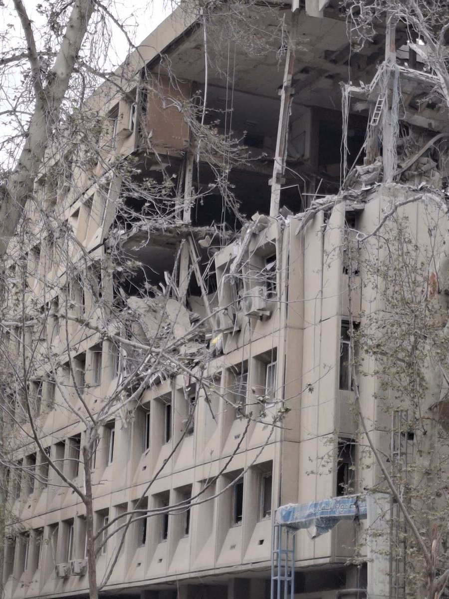(Images via @Vahid)
IRGC-Intel affiliated building in Kakh street was targeted earlier today.
Looks like a targeted assassination.
Central Tehran,
#Tehran Province, #Iran
(coords 35.703706, 51.403398)