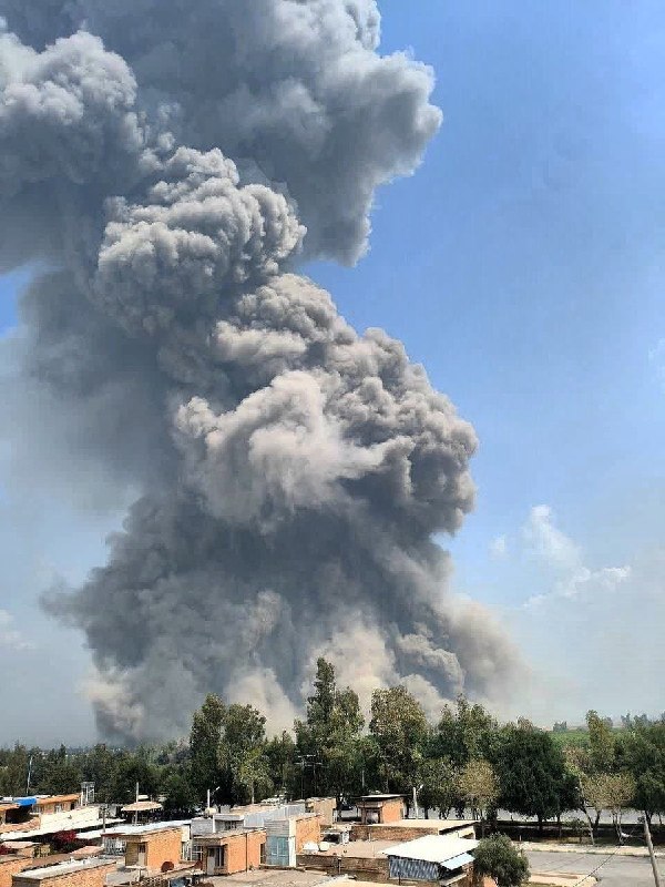 Andimeshk, provincia de #Juzestán, #Irán: el depósito de municiones [4.º] de la IRIAF fue atacado hoy más temprano, presuntamente con bombas perforantes alrededor de las 0812Z (vía @mamlekate).