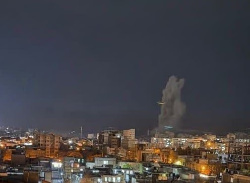 2100Z - 22 de marzo de 2026 Asesinato selectivo en Khorram Abad, provincia de Lorestan, #Irán (Primeros 3 medios vía @vahid) El objetivo era un edificio de dos pisos, supuestamente en el área de la 4.ª imagen…