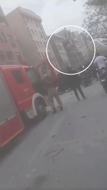 تم استهداف منزل آمن لمقر الفرقة السيبرانية للحرس الثوري في طهران بضربة صاروخية أمريكية إسرائيلية، وفقًا لمقطع فيديو من إيران إنترناشيونال ومعلومات من نریمان غریب.