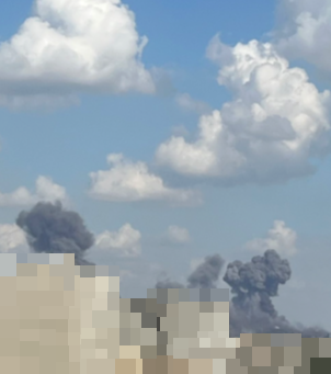 Imagen de ataques aéreos a las 1220Z en Ahvaz, provincia de #Juzestán, #Irán