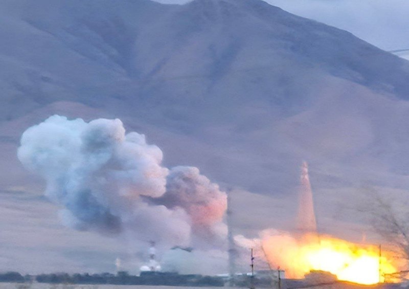 1420Z
From strikes on Arak Heavy Water Reactor Facility in Khandab
Markazi Province, #Iran
(Via @mamlekate)