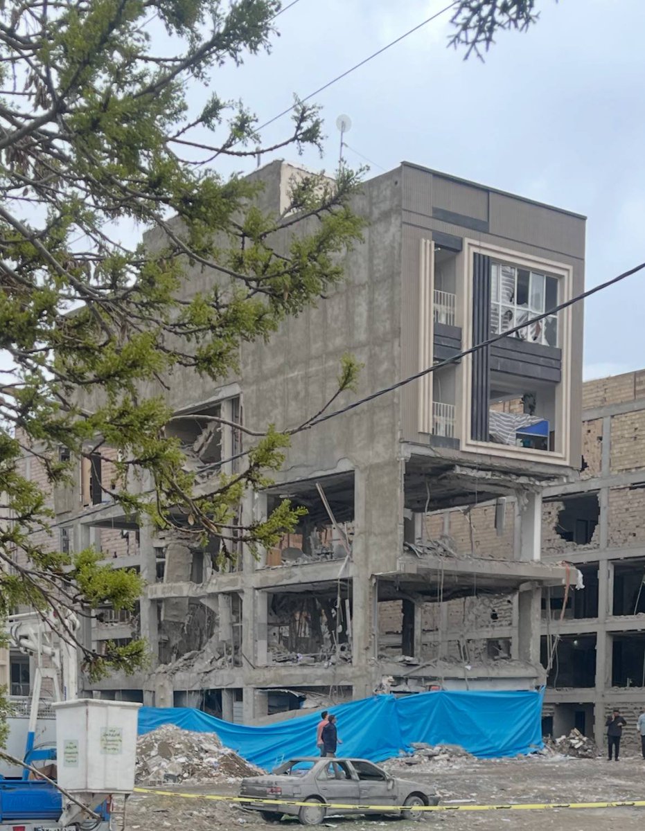 ضربة موجهة استهدفت مبنى في شارع مشاهر، كمال شهر، محافظة البرز، إيران في 24 مارس 2026.