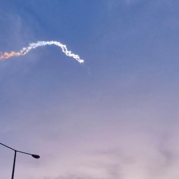 (Media: @mamlekate) 
BM launch from Yazd's Kouhestan Missile site @ 1453Z 
#Yazd Province, #Iran