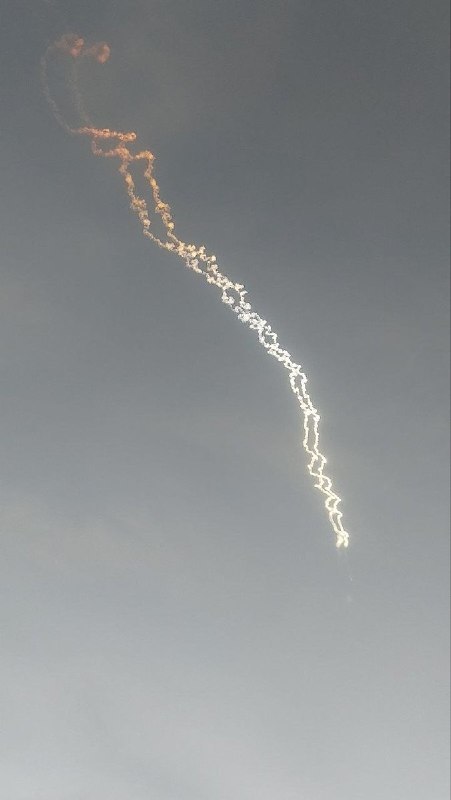 (Media: @mamlekate) 
BM launch from Yazd's Kouhestan Missile site @ 1453Z 
#Yazd Province, #Iran