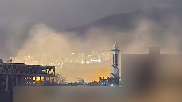 1928Z حمله هوایی در نزدیکی مجتمع IRIB (ساختمان‌های سپاه در نزدیکی وجود دارد) (تصویر: @vahid)