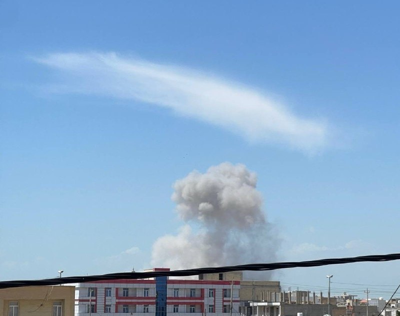 حملات متعدد با استفاده از پهپادها و موشک‌ها تأسیسات گارد ساحلی و گمرک را در بندر دیلم، استان بوشهر، ایران هدف قرار داد و انفجارهای شدیدی گزارش شد.
