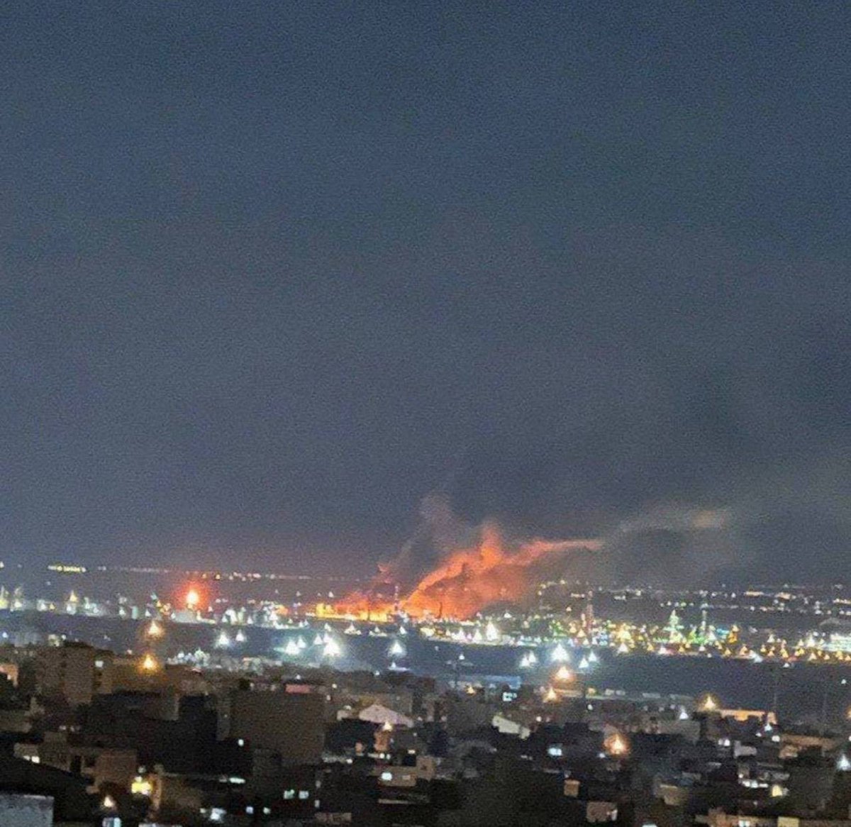 Official reports confirm that the Tabriz Petrochemical Company was also targeted tonight,
East Azerbaijan Province, #Iran
(Media: not mine)