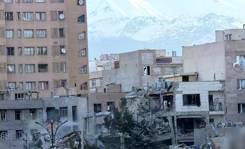 Earlier @ 0215Z -
Building targeted on 42nd Street, Tehransar, Moghadasi Alley according to citizen reports.
(Via @Vahid)
Tehran Province, #Iran