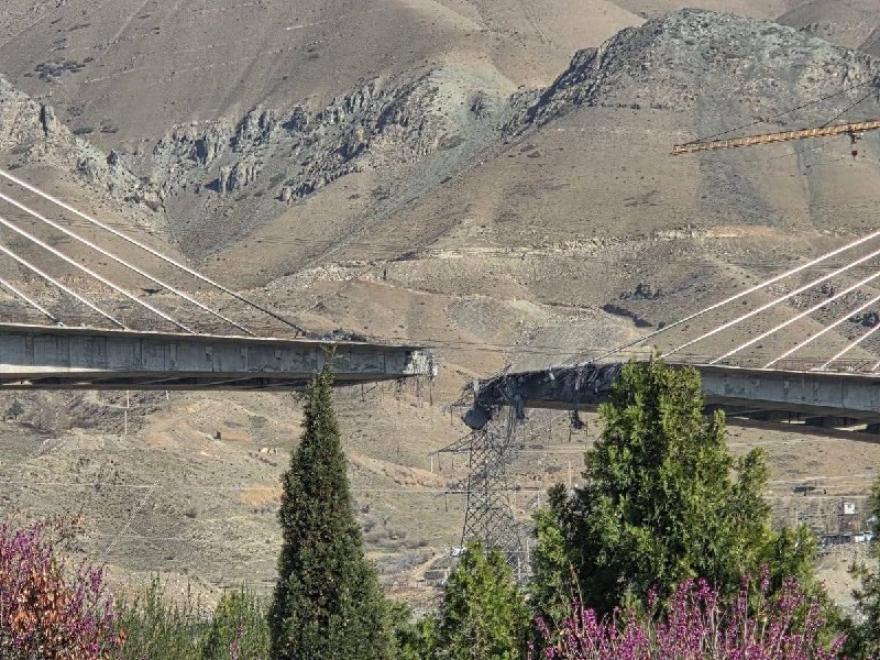 Impact on B1 bridge, Karaj, Alborz Province, #Iran
Alborz Province, #Iran
(Via @mamlekate)