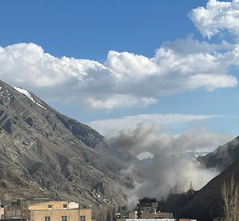 Un ataque aéreo impactó la plaza Fasham, al norte de la provincia de Teherán, Irán, supuestamente dirigido a un puesto de control del CGRI.