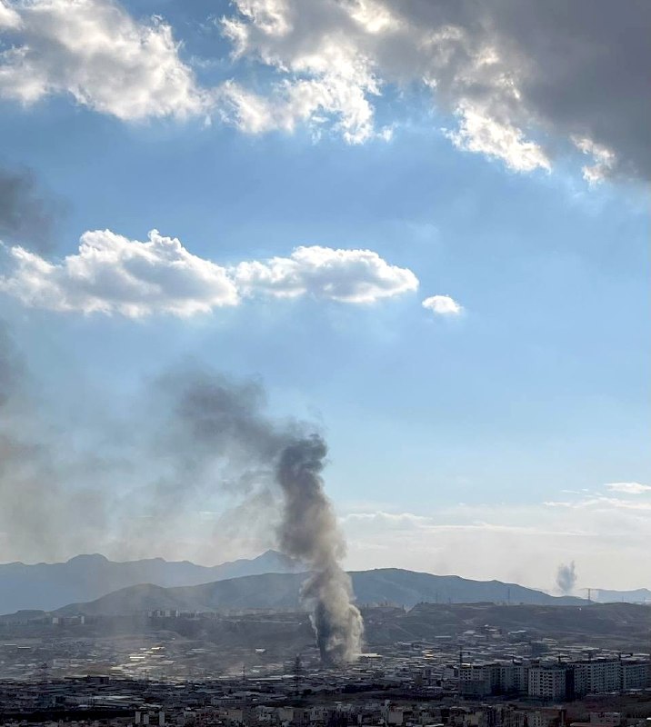 Earlier @ 1230Z -
Khorramdasht Industrial Town near Pardis, east of Tehran.
(Via @Vahid)
Tehran Province, #Iran