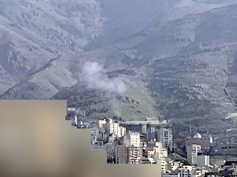 Earlier @ 0406Z -
"Strikes reported above Darband area in Tehran."
(Via @Vahid)
Tehran Province, #Iran
(Judging by the smoke, it looks like a UAV strike)