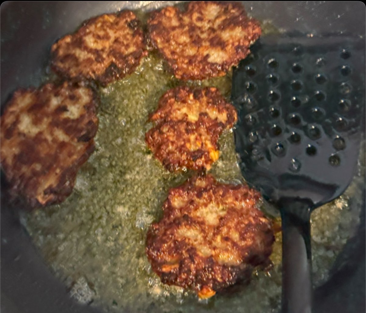 Shin (@hey_itsmyturn) posts a humorous personal announcement celebrating 'Kotlet day' while affirming cooking skills.