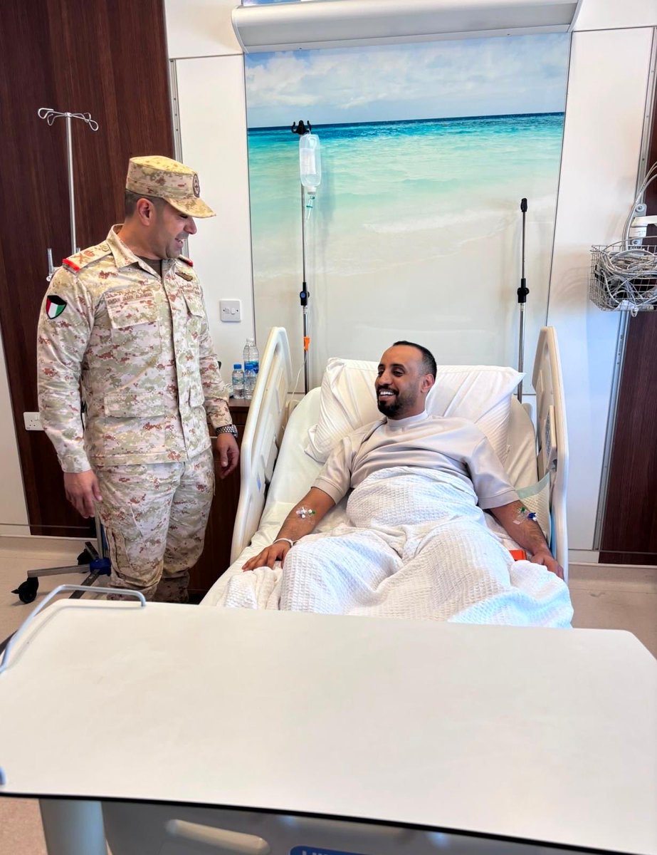 سعادة #رئيس_الأركان العامة للجيش يطمئن على صحة عدد من المصابين من منتسبي القوات المسلحة

قام سعادة رئيس الأركان العامة للجيش الفريق الركن خالد درج سعد الشريعان، وسعادة #نائب_رئيس_الأركان العامة للجيش اللواء الركن الطيار صباح جابر الأحمد الصباح، بزيارة عدد من المصابين من منتسبي