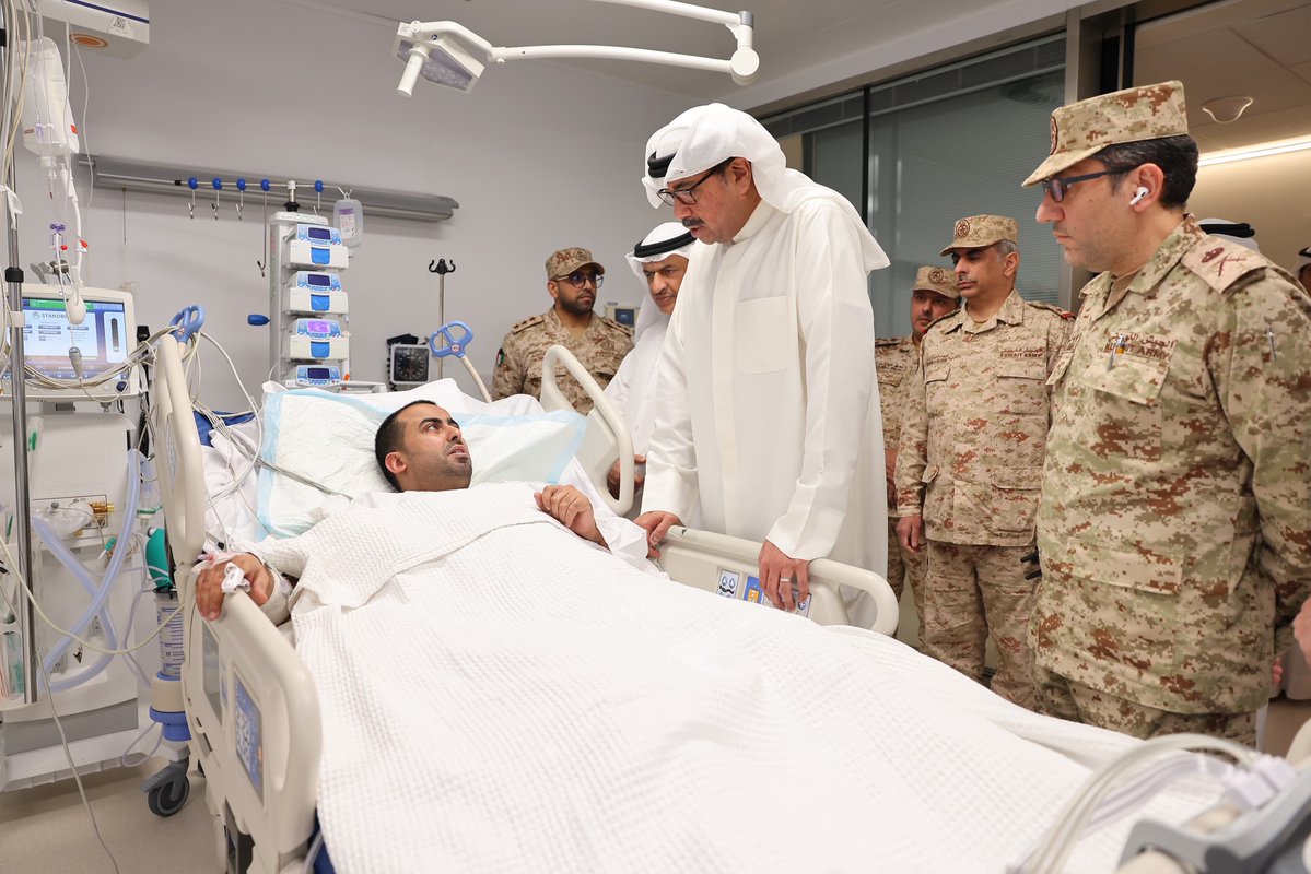 Kuwaiti Defense Minister visits army personnel wounded in strikes on military facilities and camps this morning. #Kuwait 🇰🇼
Source: @KuwaitArmyGHQ
https://x.com/KuwaitArmyGHQ/status/2078164332085653645