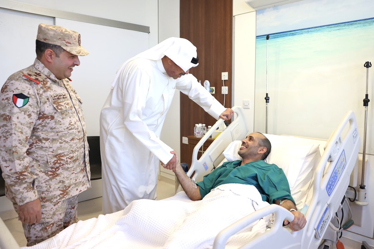 Kuwaiti Defense Minister visits army personnel wounded in strikes on military facilities and camps this morning. #Kuwait 🇰🇼
Source: @KuwaitArmyGHQ
https://x.com/KuwaitArmyGHQ/status/2078164332085653645