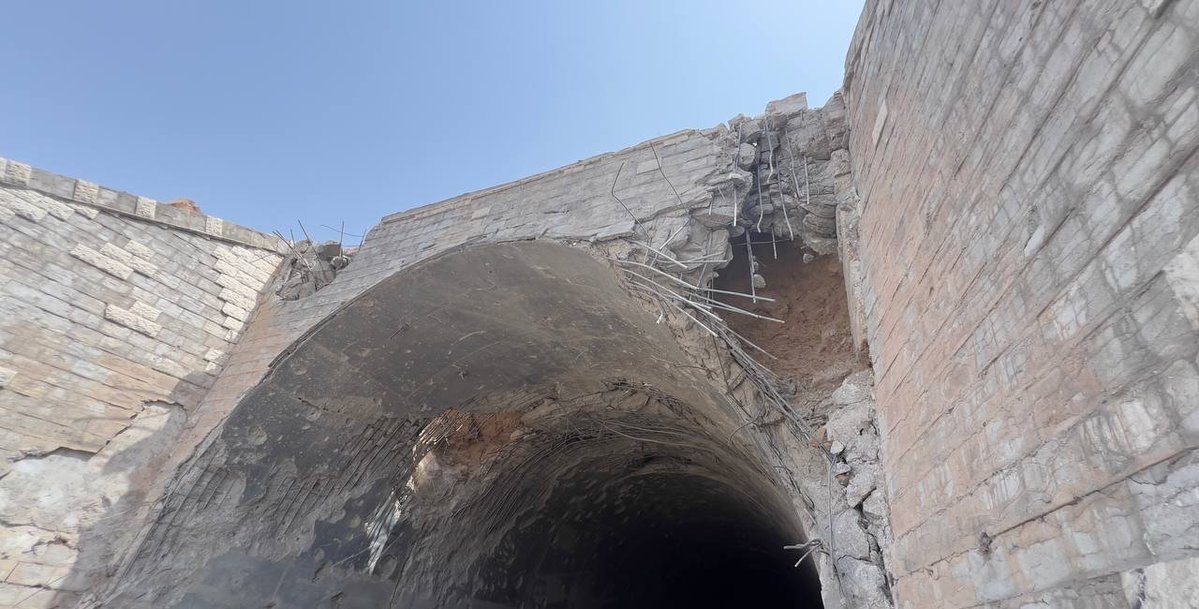 تعرض نفق على طريق بندر عباس-سيرجان في محافظة هرمزجان بإيران لهجوم الليلة الماضية، حيث أفاد شهود عيان باحتجاز سيارات بداخله.