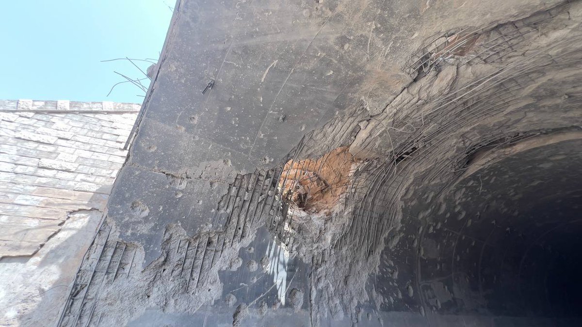 A tunnel in the Bandar Abbas - Sirjan road was hit last night, eyewitness tells me a bunch of cars were also stuck in the tunnel.
Attack time: 2253Z (Last night)
Coords: 27.58319, 56.25025
Hormozgan Province, Iran
(DO NOT WATERMARK)