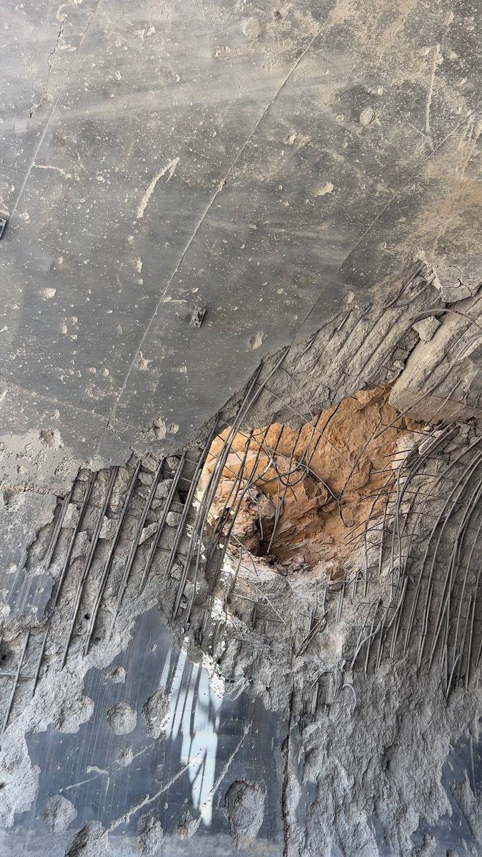 A tunnel in the Bandar Abbas - Sirjan road was hit last night, eyewitness tells me a bunch of cars were also stuck in the tunnel.
Attack time: 2253Z (Last night)
Coords: 27.58319, 56.25025
Hormozgan Province, Iran
(DO NOT WATERMARK)