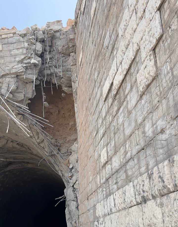 A tunnel in the Bandar Abbas - Sirjan road was hit last night, eyewitness tells me a bunch of cars were also stuck in the tunnel.
Attack time: 2253Z (Last night)
Coords: 27.58319, 56.25025
Hormozgan Province, Iran
(DO NOT WATERMARK)