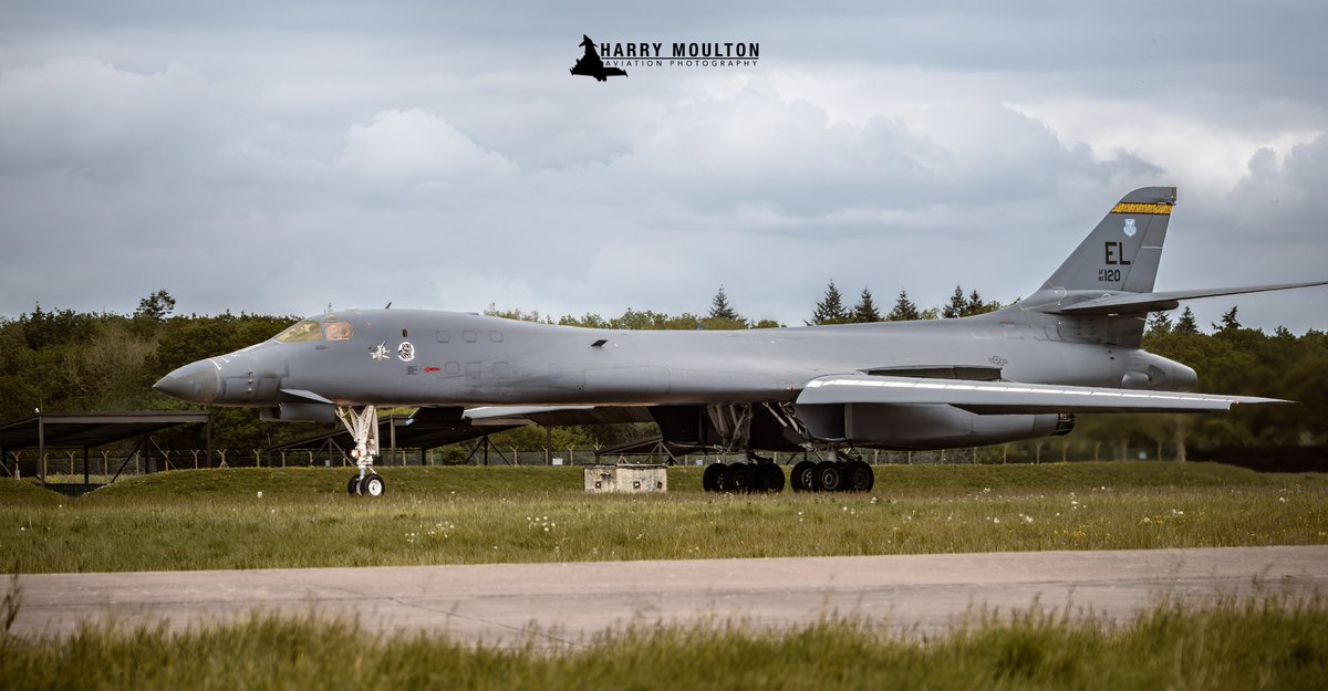 Whiskey Pete 2nd Training Flight of the Day #IranWar
B-1B 86-0120 #AE6BFA "Whiskey Pete" has just gotten airborne from RAF Fairford (EGVA) again for her second training flight of today. She departed this morning as "ARIUS55" while her planned wingman B-1B "ARIUS56" 86-0134 #AE6C05 "Thunderbird" did not end up flying.
Now she's back up again as "OWLET65" and was due to fly with a wingman "OWLET66".
Photo via @havoc_aviation, used with permission
@MATA_osint @jamjake01 @Saint1Mil @ArmchairAdml