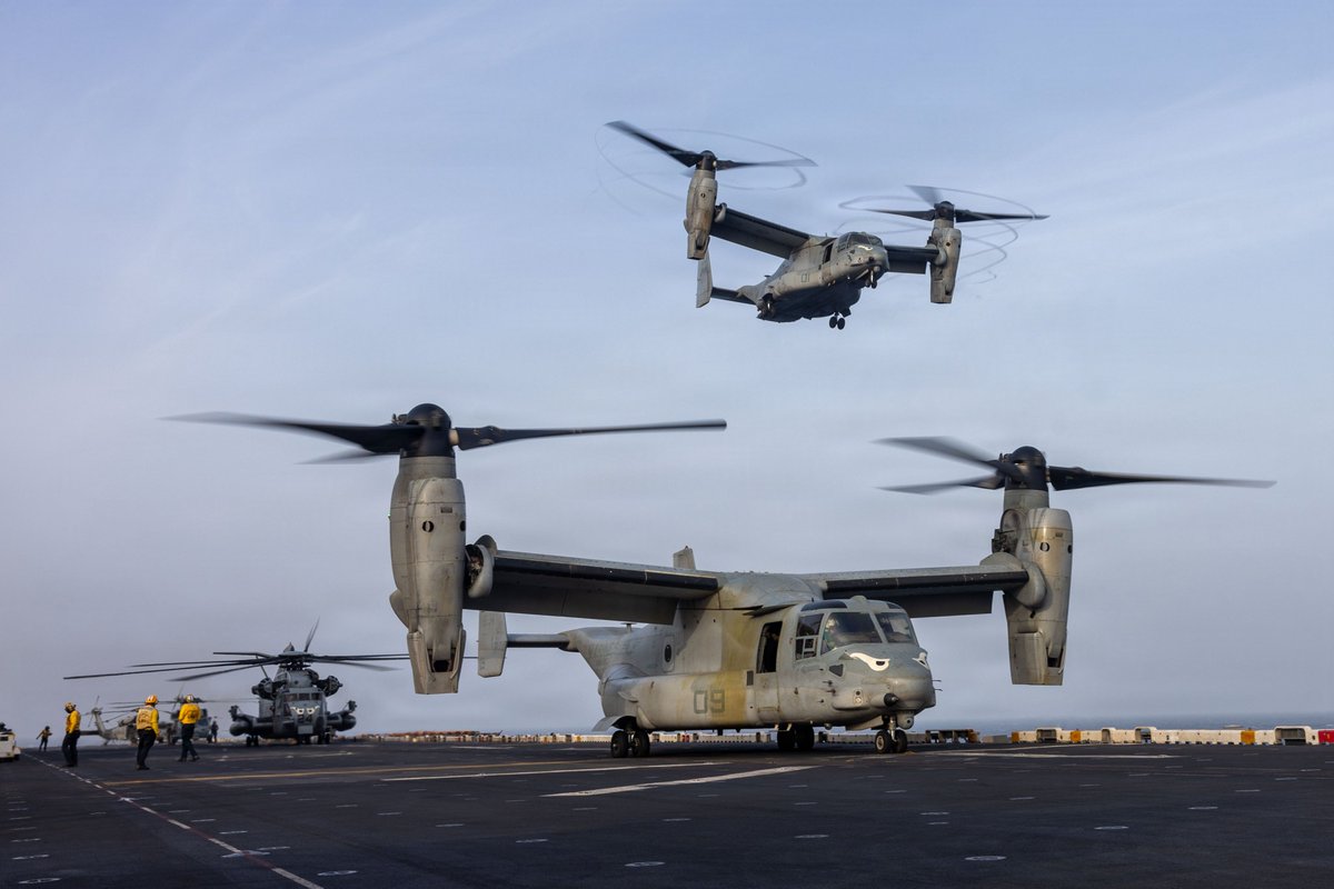 پرواز MV-22B Ospreyها از ناو یواس‌اس باکسر در جریان اجرای محاصره ایران