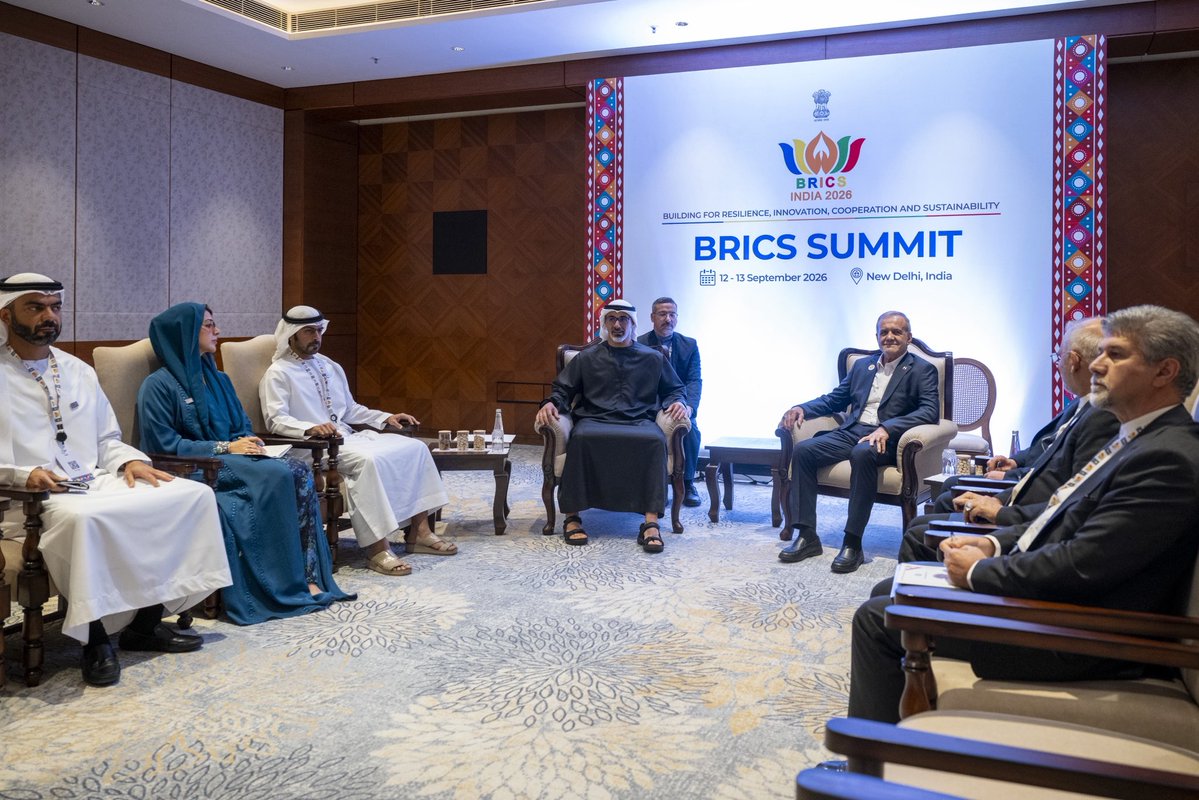 A likely tense meeting between #Iran's regime's president and the UAE's crown prince at the BRICS summit in #India. Some of the body language is telling. Despite the UAE meeting with Pezeshkian, the mistrust will persist for years to come.