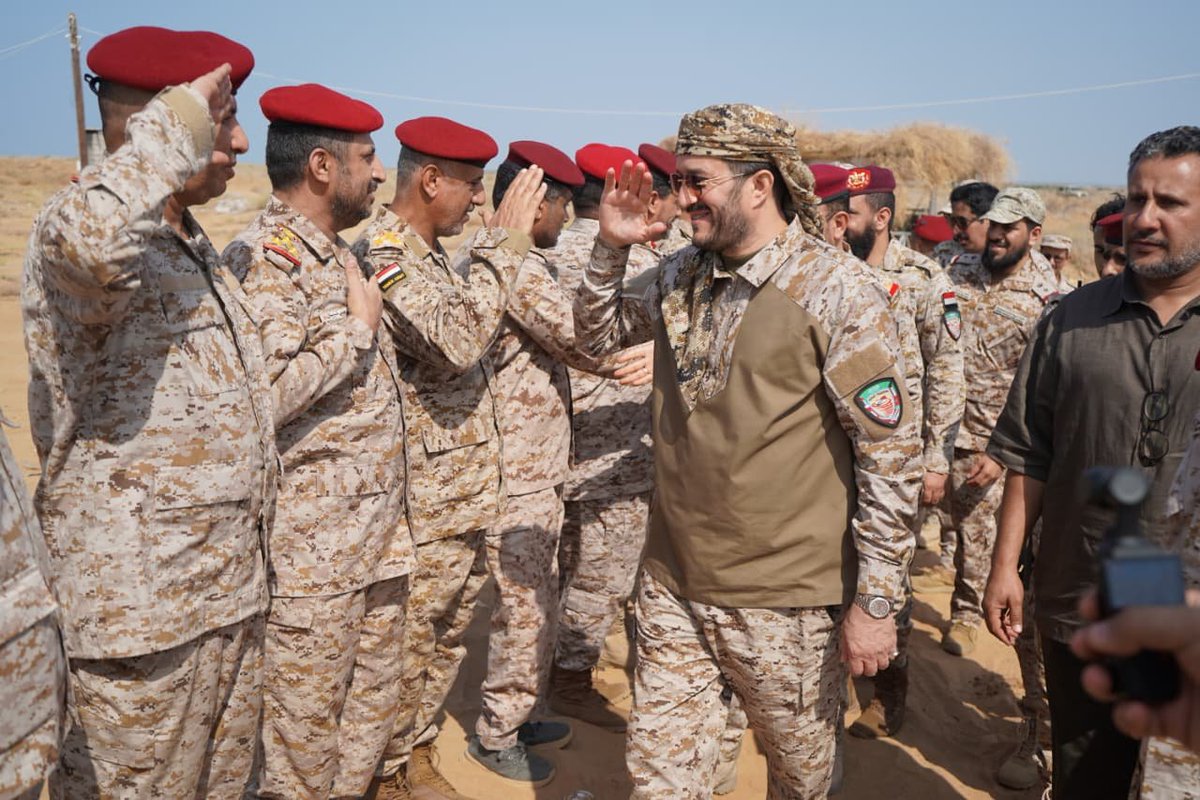 خفر السواحل يُجلي أشخاصًا معزولين في جزيرة الزبير