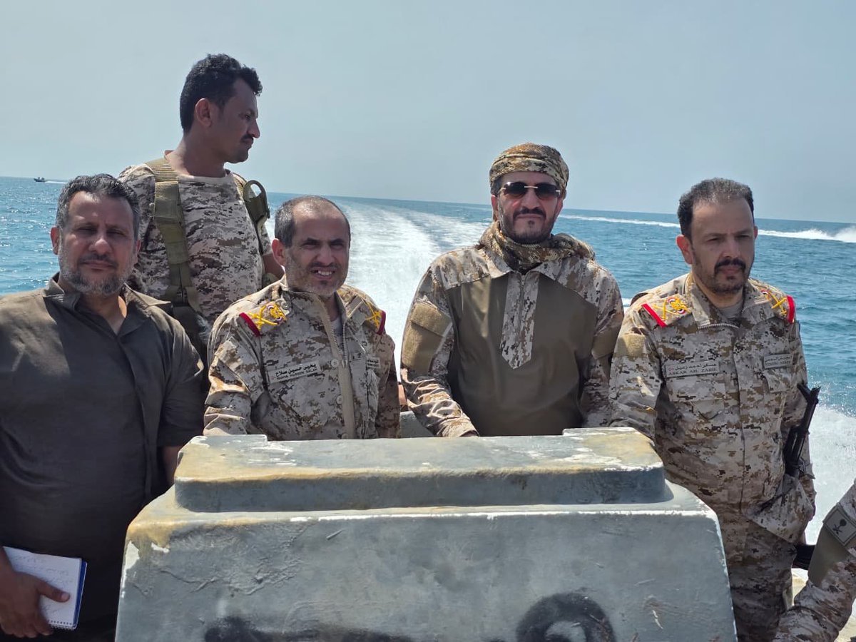 Coast Guard personnel are evacuating civilians and personnel cut off on Al-Zubair Island amid recent battlefield developments off Midi, Hajjah, Yemen.