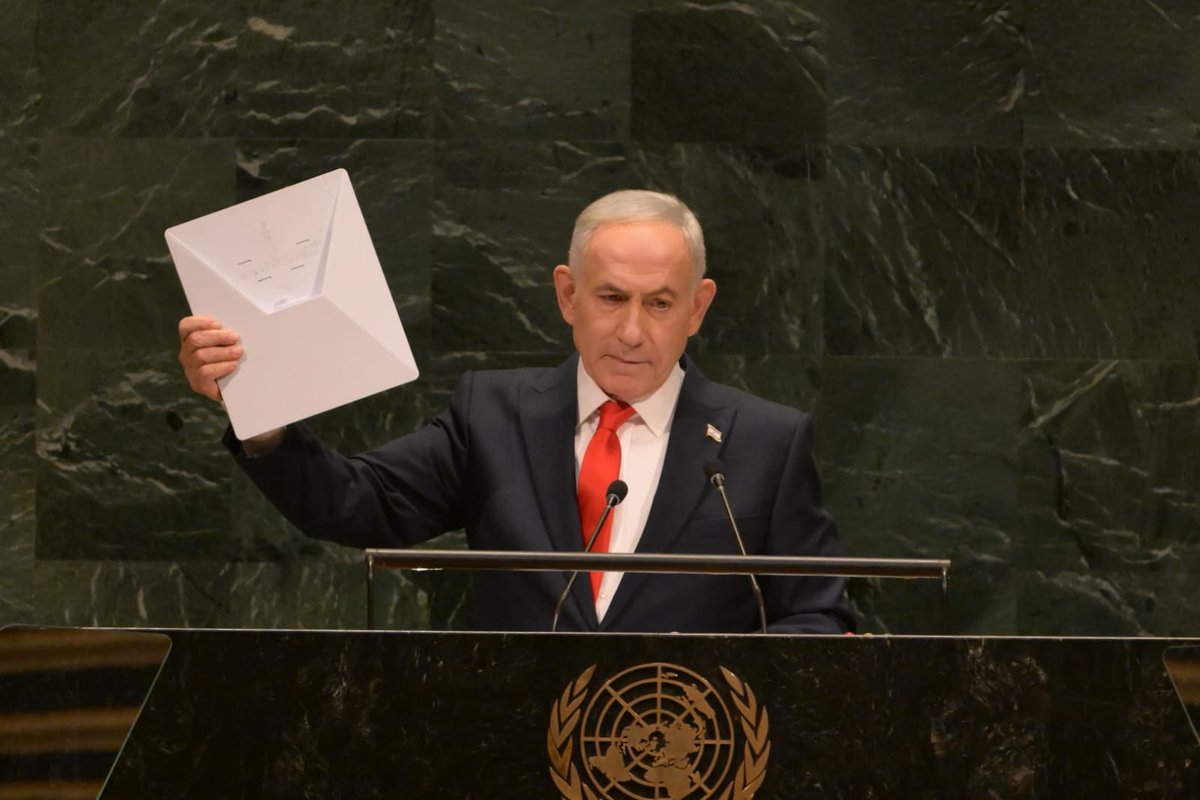 Netanyahu Appears at UN General Assembly With Starlink Device