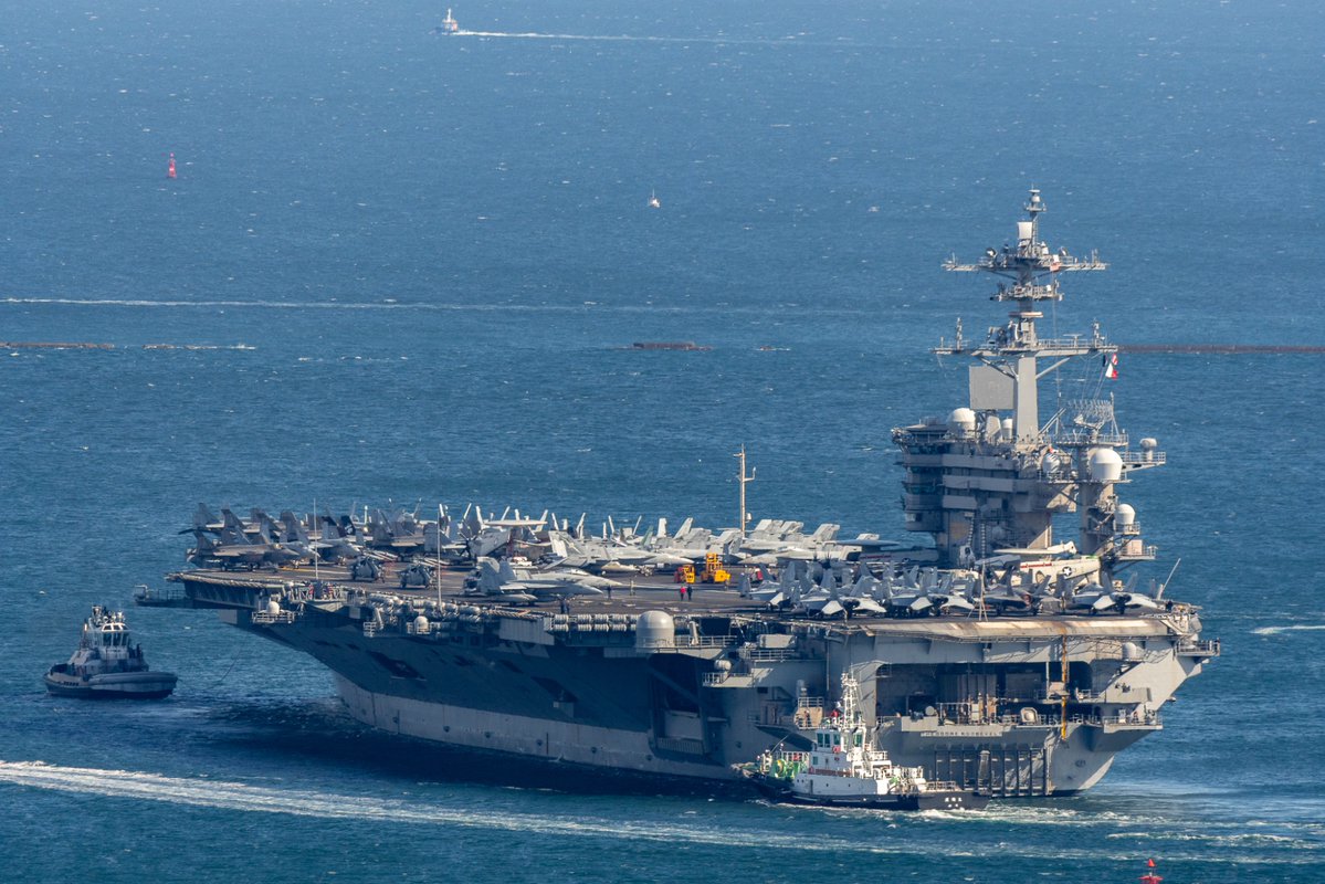 原子力空母 「セオドア・ルーズベルト (USS Theodore Roosevelt)」が横須賀基地を出港しました。