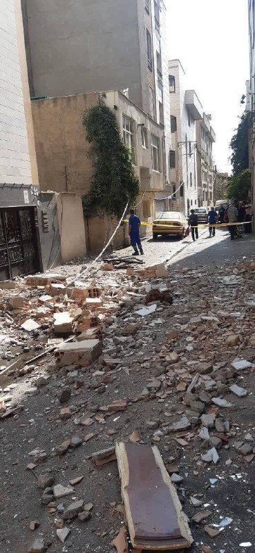 Explosion in a 4-story building's 4th floor in Narmak neighbourhood , eastern Tehran
Fire Brigades' Spox says there was no one in the building and there were no casualties.

[Initial OFFICIAL assessment says it was due to "Gas leak"]

Tehran Province, #Iran